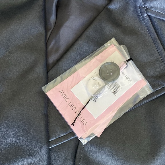 Avec Les Filles cropped faux leather bomber jacket - Picture 5 of 5